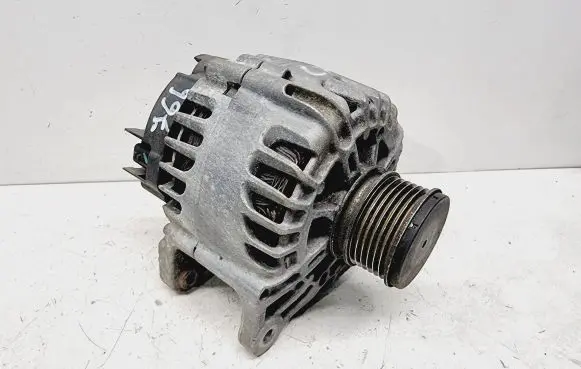 Renault Captur Generator/alternator 231007865R 2627732A