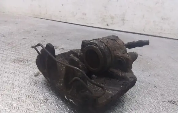 Volkswagen PASSAT B6 Front brake caliper