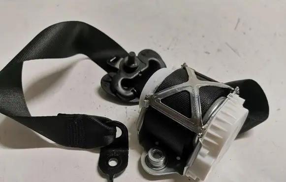 BMW 4 F32 F33 Front seatbelt 34097872