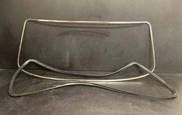 Jaguar XJ X300 Rubber seal tailgate window/glass 