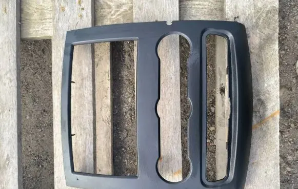 Radio/GPS head unit trim