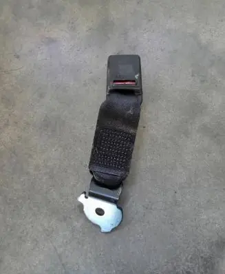 BMW 2 F44 Middle seatbelt buckle (rear) 7486323