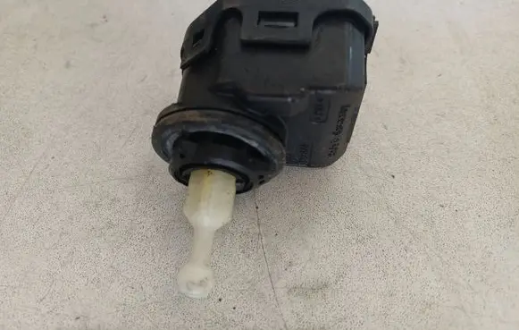Volkswagen Golf IV Headlight level adjustment motor 1J0941295C