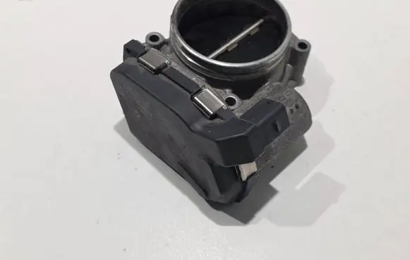 BMW 5 E60 E61 Throttle body valve 75561180 7556118