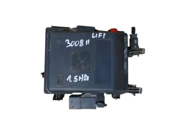 Peugeot 3008 II Fuse box set