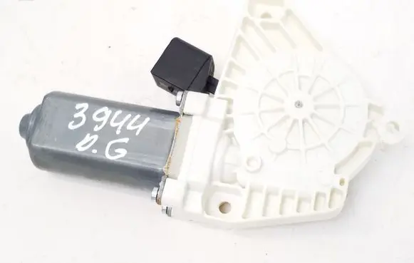 Mercedes-Benz CLS C218 X218 Rear door window regulator motor A2078200642