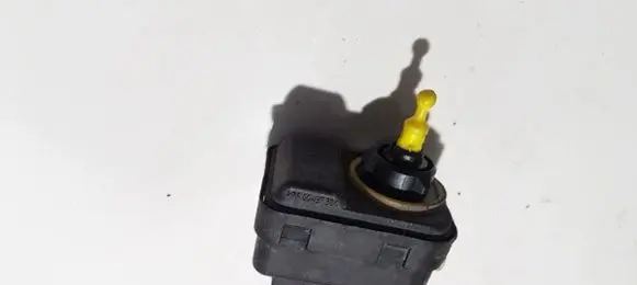Peugeot 607 Headlight level adjustment motor 