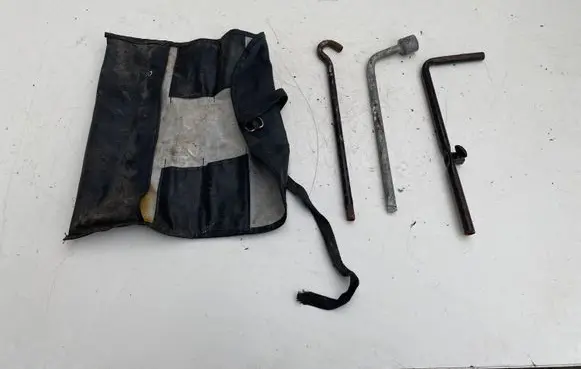 Toyota Previa (XR30, XR40) II Tool set 