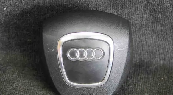 Steering wheel airbag
