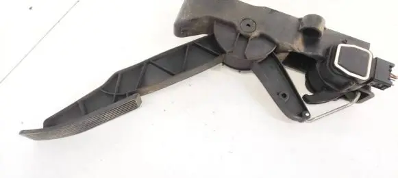 Mercedes-Benz A W169 Accelerator throttle pedal A1693000304 000633