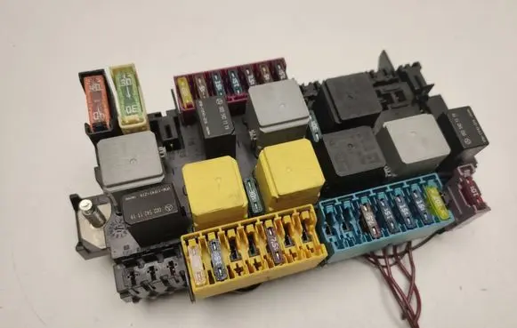 Mercedes-Benz ML W166 Fuse module A1669060193