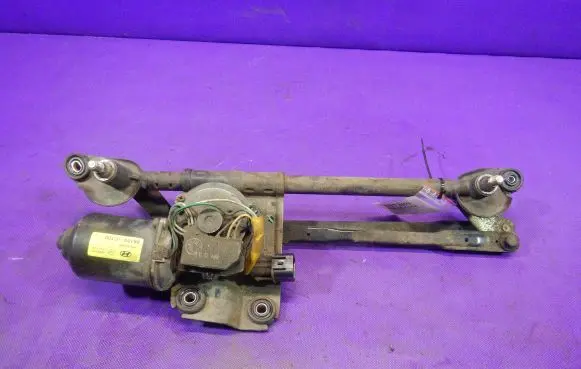 Hyundai Getz Front wiper linkage and motor 981001C100