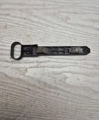 Headlight/headlamp mounting bracket