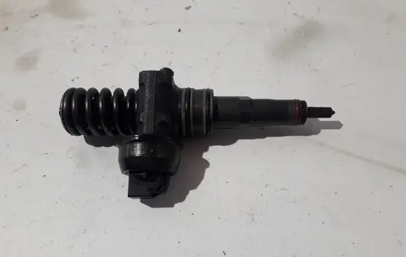 Volkswagen Golf Plus Fuel injector 038130073TX