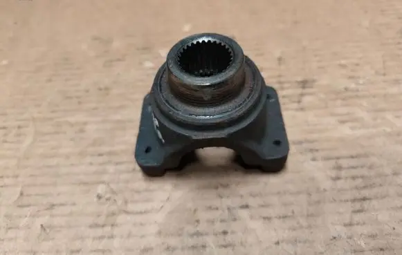 Jeep Cherokee III KJ Rear differential/diff mount bracket 