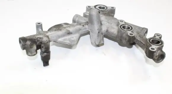 Toyota Avensis T270 Oil filter mounting bracket