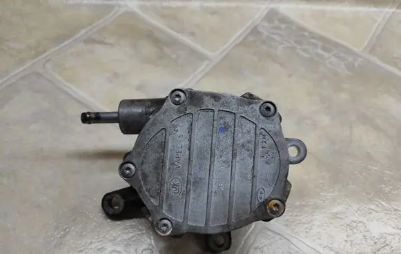 Lexus IS 220D-250-350 Vacuum pump 26100505