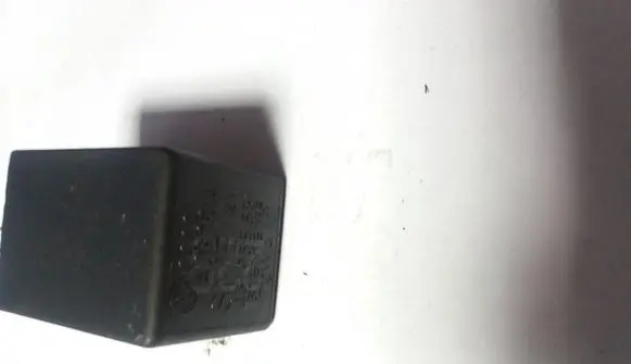Volkswagen PASSAT B5 Other relay 431955531