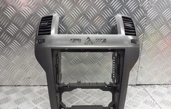 Opel Astra H Radio/GPS head unit trim 13162556