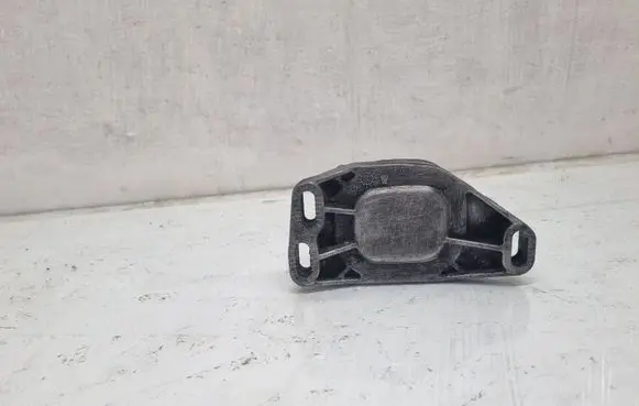 Volkswagen PASSAT B5.5 Engine mounting bracket 8D0199336Q