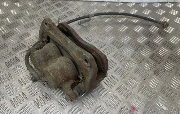 Toyota RAV 4 (XA40) Front brake caliper