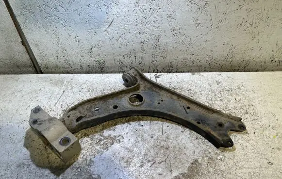 Volkswagen Golf V Front lower control arm/wishbone