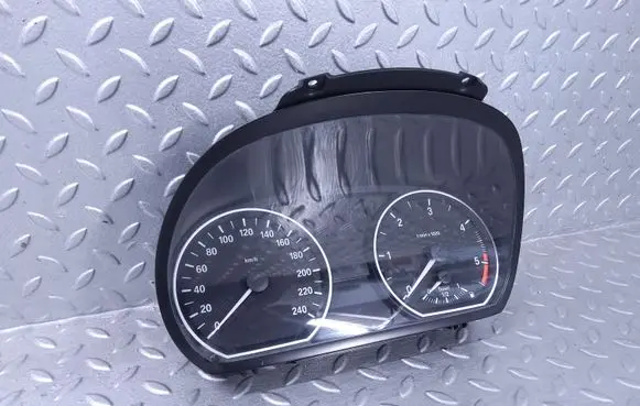 BMW 1 E81 E87 Speedometer (instrument cluster) 1042775 104277503