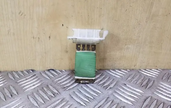 Volkswagen Jetta V Heater blower motor/fan resistor