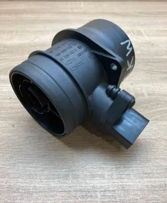 Volkswagen PASSAT B6 Mass air flow meter 074906461B 0281002461