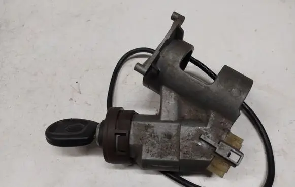 Volkswagen Golf III Ignition lock 357905851D