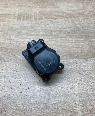 Ford C-MAX I Air flap motor/actuator 3M5H19E616AB