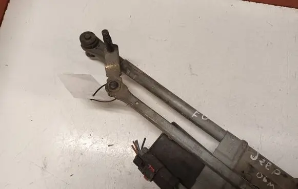 Jeep Grand Cherokee (WK) Front wiper linkage and motor
