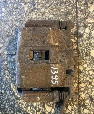 Honda CR-V Front brake caliper