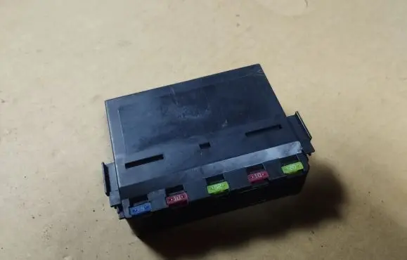 Lexus IS 220D-250-350 Fuse module 8921153020