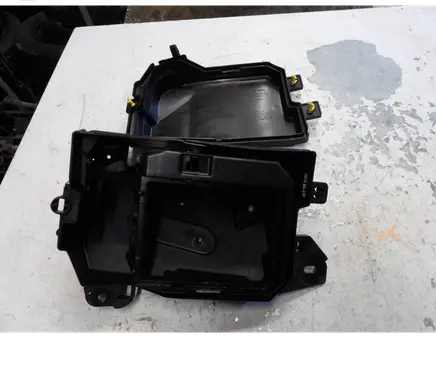 Renault Arkana Fuse box cover 284B88494R