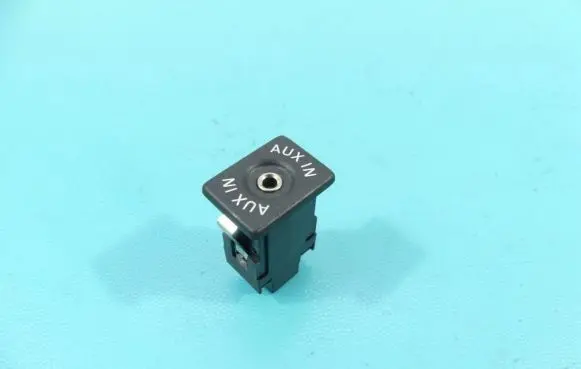 Volkswagen Touareg II USB socket connector 5110035724 IMPRK1334947