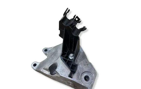 BMW 8 G16 Engine mounting bracket 6876207