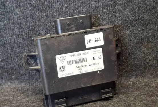 Volkswagen Touareg II Voltage converter/converter module 7PP959663E