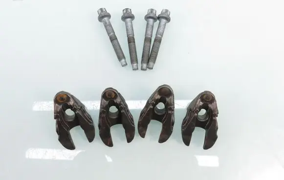 Ford Focus Fuel Injector clamp holder 