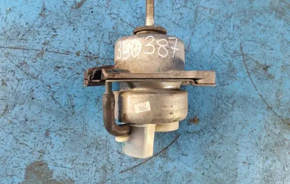 Ford Mustang VI Engine mount bracket FR3Z6038H