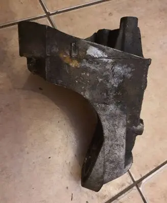 Audi A6 S6 C4 4A Engine mounting bracket 4A0199307G