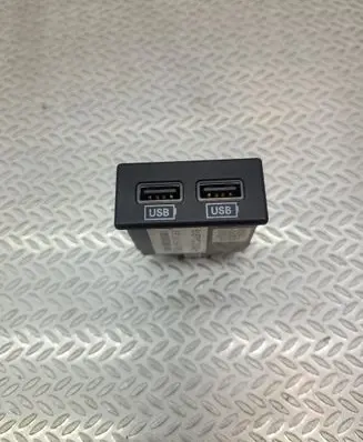 Jeep Grand Cherokee USB socket connector 68145567AA