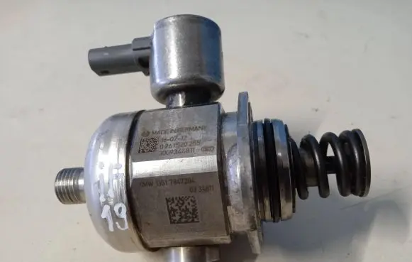 BMW 4 F32 F33 Fuel injection high pressure pump 7847204