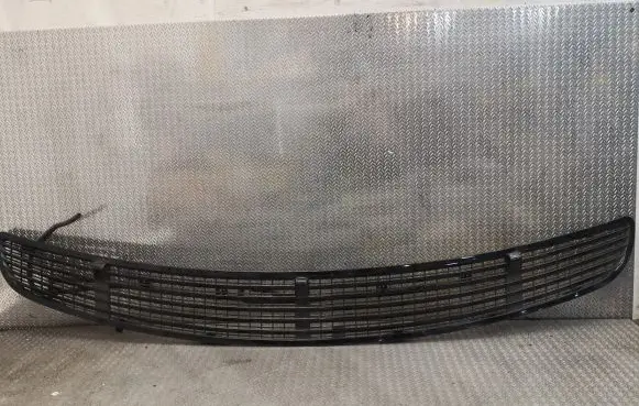 Mercedes-Benz R W251 Front bumper upper radiator grill 2518800005 A2518800005