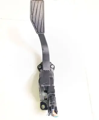 Suzuki Grand Vitara II Accelerator throttle pedal 590065J00