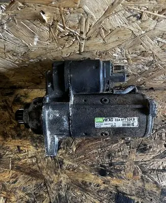 Volkswagen Bora Starter motor 02A911024B