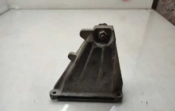 BMW X5 E70 Engine mounting bracket