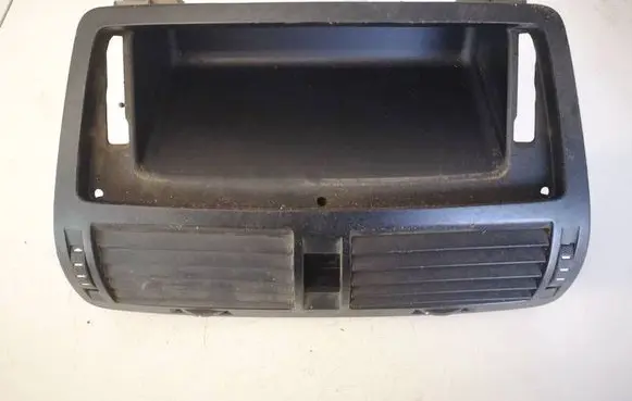 Skoda Octavia Mk2 (1Z) Dash center air vent grill 1Z0820951