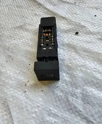 Hyundai Santa Fe Windscreen/window heater switch 621W05010