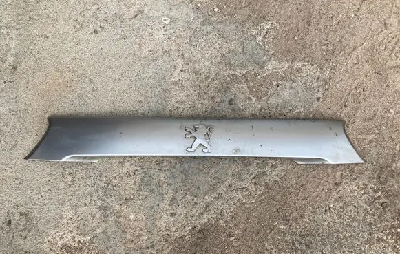 Peugeot 4007 Trunk door license plate light bar 5817A064